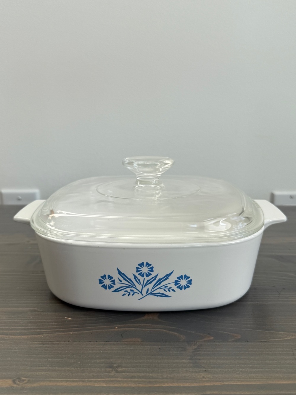 Vinyl the Corningware casserole dish & Pyrex lid
A2B - Made in Canada
8” inside